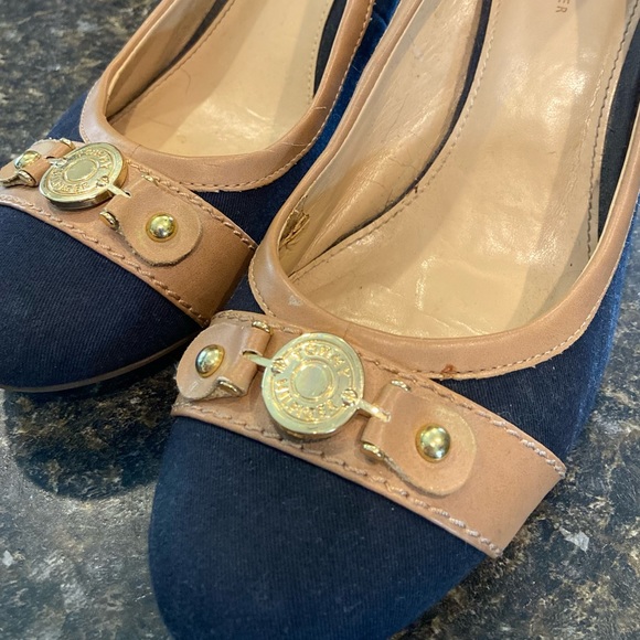 Tommy Hilfiger Navy/Tan/Gold Heels - Size 9.5 - Picture 2 of 5